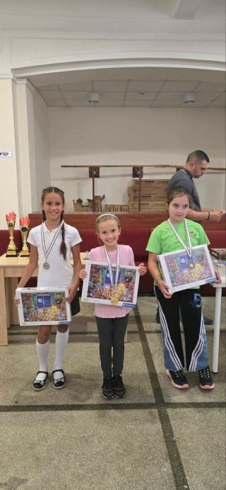 ЗЛАТЕН МЕДАЛ В ШАХМАТНАТА ВЕРИГА