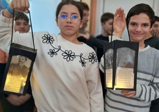 Словото е сила, знанието – свобода